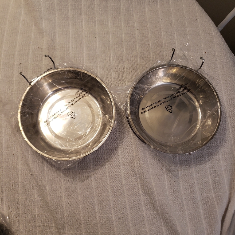 NEW PETMAKER dog bowls with hangers for kennel